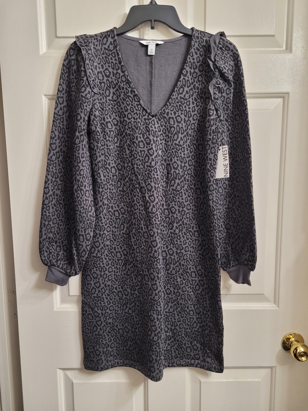 NWT Nine West Gray Leopard Print Ruffle Shoulder Long Sleeve Shift Dress, XS